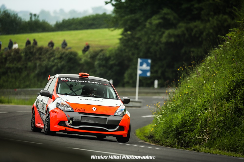 Pour cette saison 2023, Célia Debé troquait sa Saxo VTS contre une Clio 3 Cup.