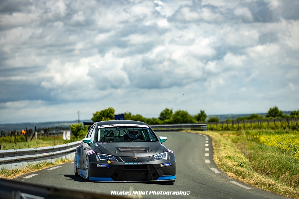 Après neuf ans d’absence, David Dieulangard faisait son retour sur le CFM au volant d’une Cupra Léon Supercopa MK3.