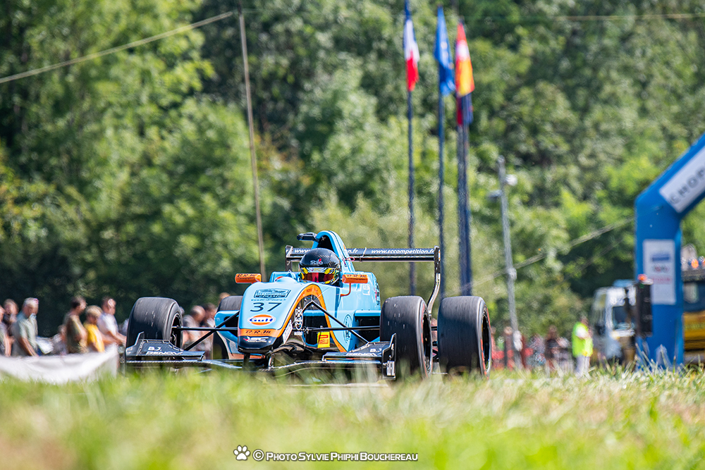 Après avoir pris part au Championnat de France de la Montagne durant deux saisons au volant d’une Norma, Dorian Ferstler portait son choix pour 2021 sur une Formule Renault.