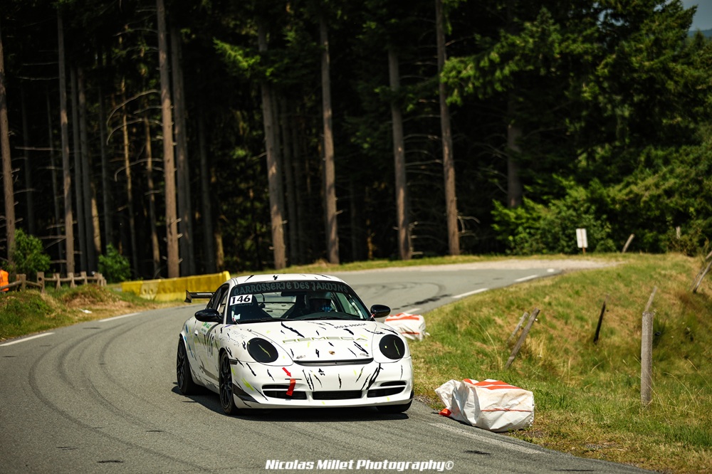 C’est au volant d’une Porsche 996 que Francis O’Mahony disputait en 2024 sa première saison sur le Championnat de France de la Montagne.