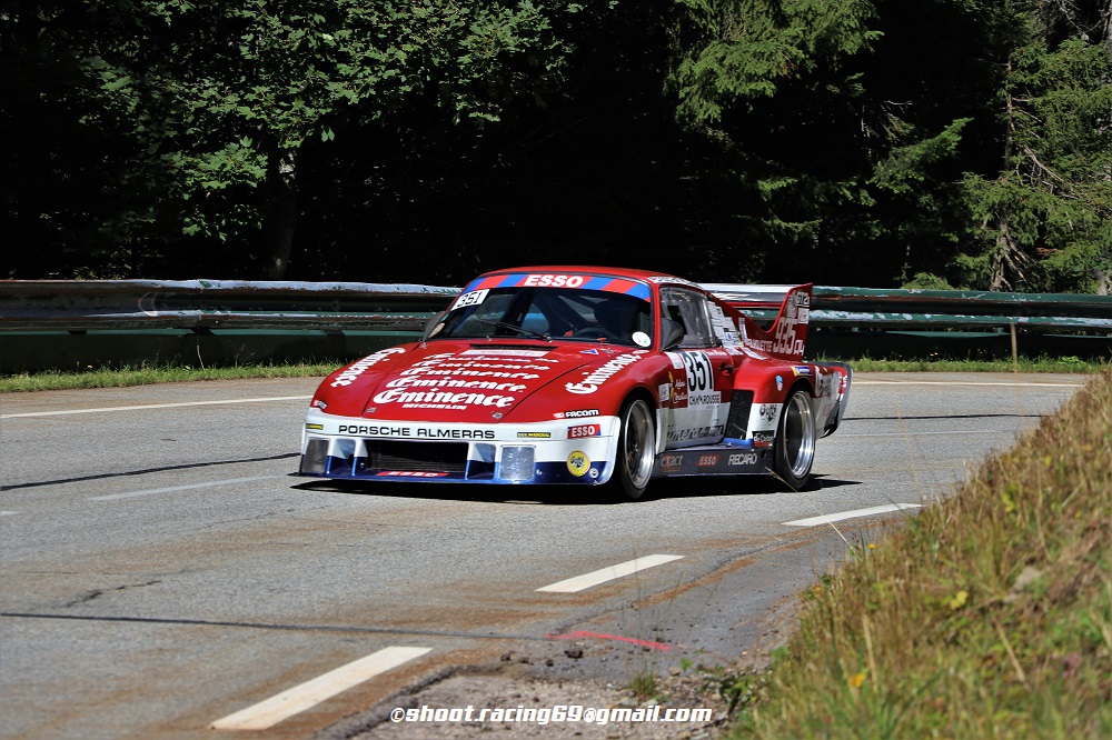 La Porsche Silhouette 935 avec laquelle évolue Jean-Marie Alméras est une voiture de légende.