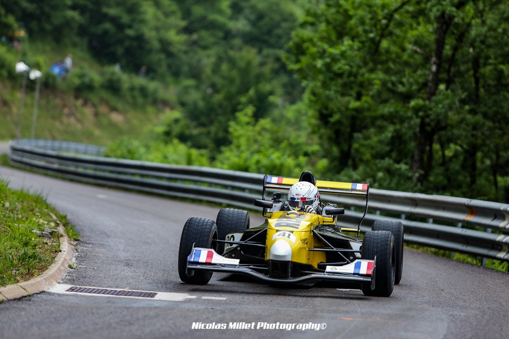 C’est au volant d’une Formule Renault Caparo que Thierry Bertin remettait son titre en jeu sur le Challenge Open DE/7.