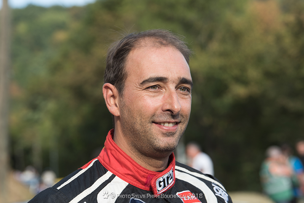 Sébastien Petit sort fort heureusement indemne d'une violente sortie de route.