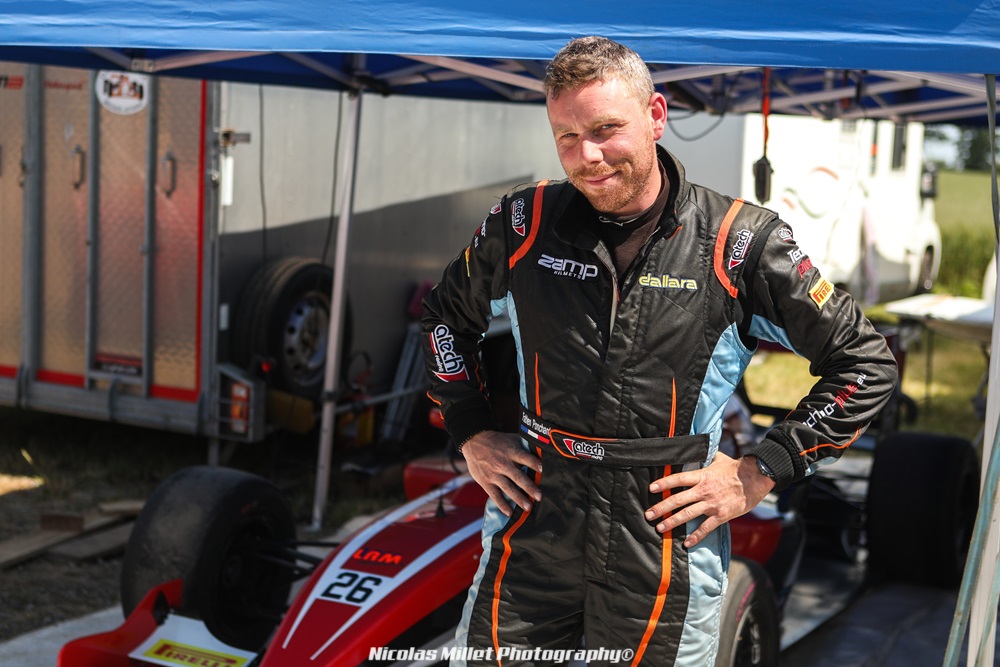 A l’issue d’une saison qu’il qualifie de parfaite, Fabien Ponchant remporte le Trophée FFSA du groupe DE, le Challenge Open DE/8 et la Finale de la Coupe de France.
