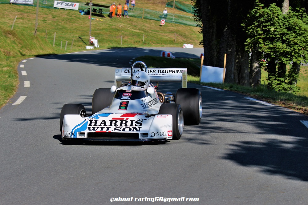 En 2023 Sébastien Brisard ira chercher un nouveau titre de Champion Vhc avec une Martini MK 43 et une Dallara F390.