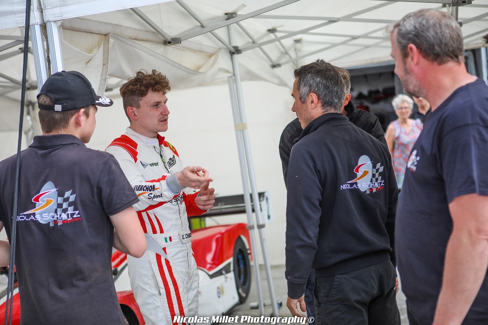 Pilote fougueux, Enzo Chiocci sait qu’il doit beaucoup au Team Schatz, dont les membres ont su canaliser son trop plein d’énergie.