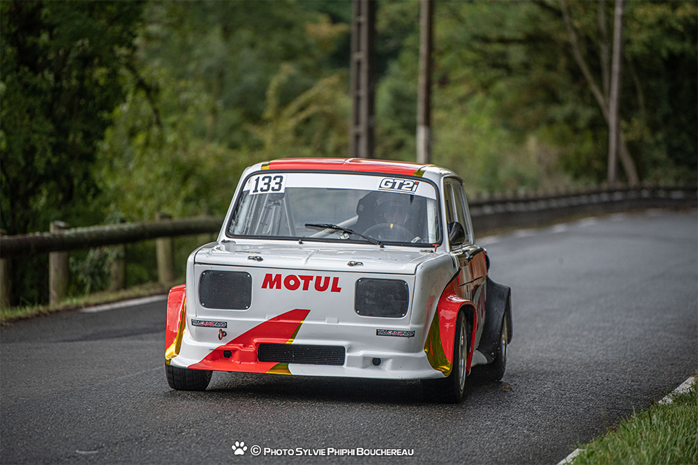 En 2024, on devrait retrouver la Simca Rallye II de Laurent Brossard sur la majorité des épreuves du CFM.