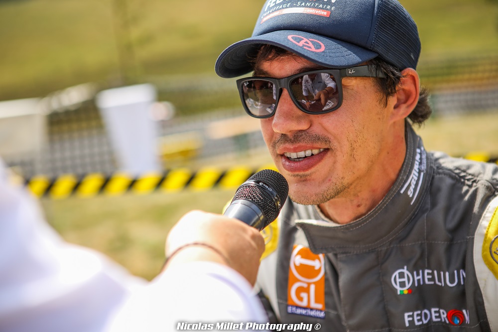 Au final, pour sa première participation, Steeve Gérard remporte le Challenge Open Formule Renault.