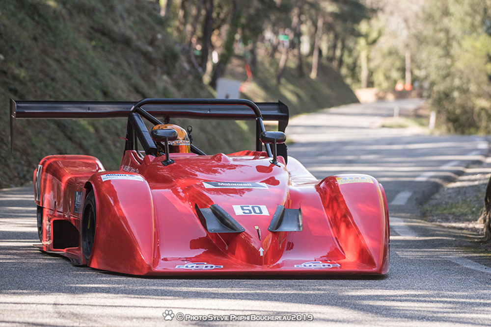 Cédric Lansard dispute le Championnat au volant d'une Osella 3 litres.