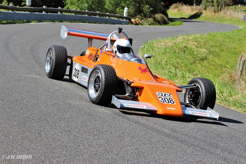 C'est au volant d'une Van Diemen RF82 que Jean-Marc Debeaune a remporté le titre en Voitures Ouvertes cette saison.